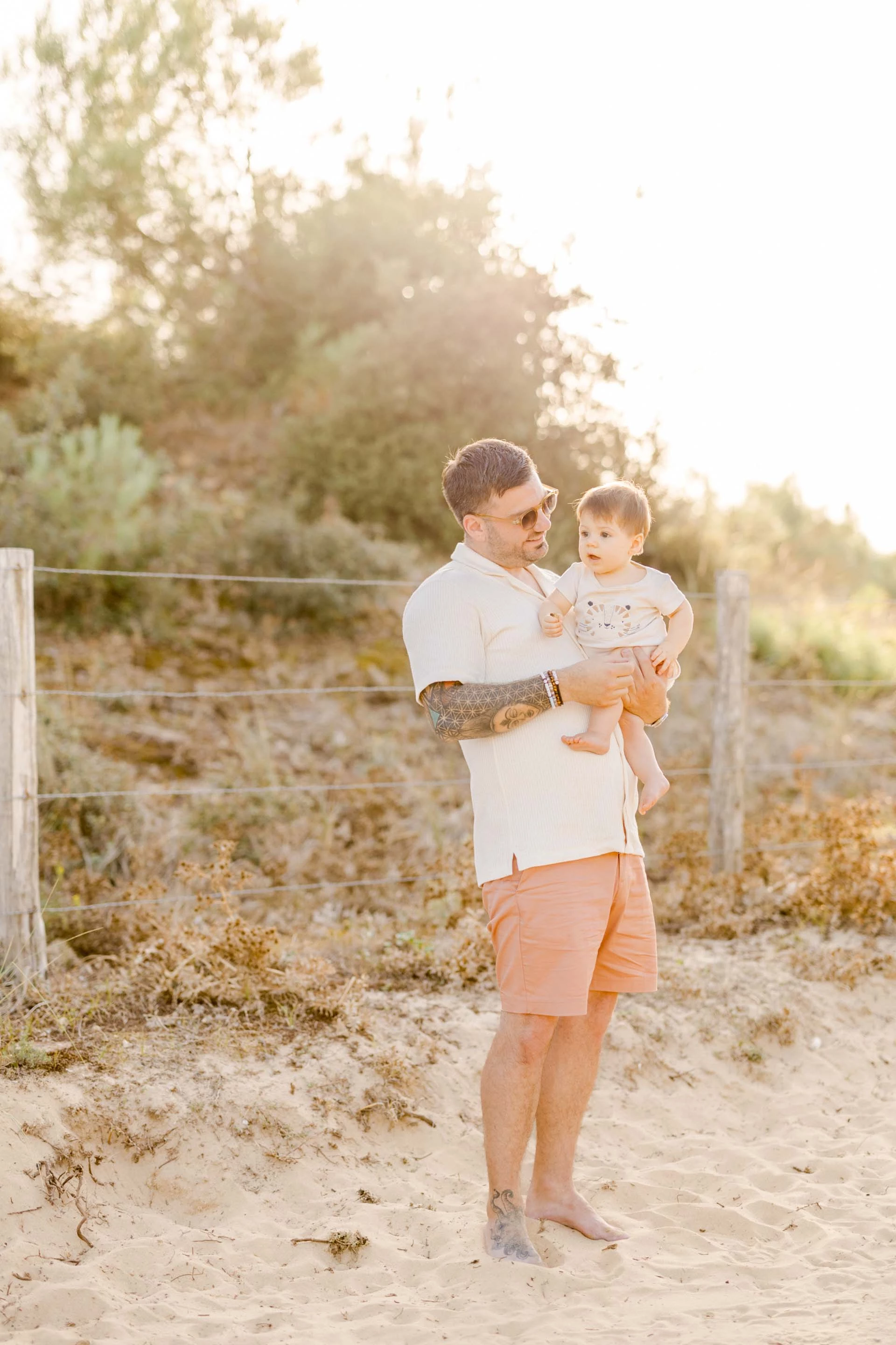 bonheur amour enfant marron beige